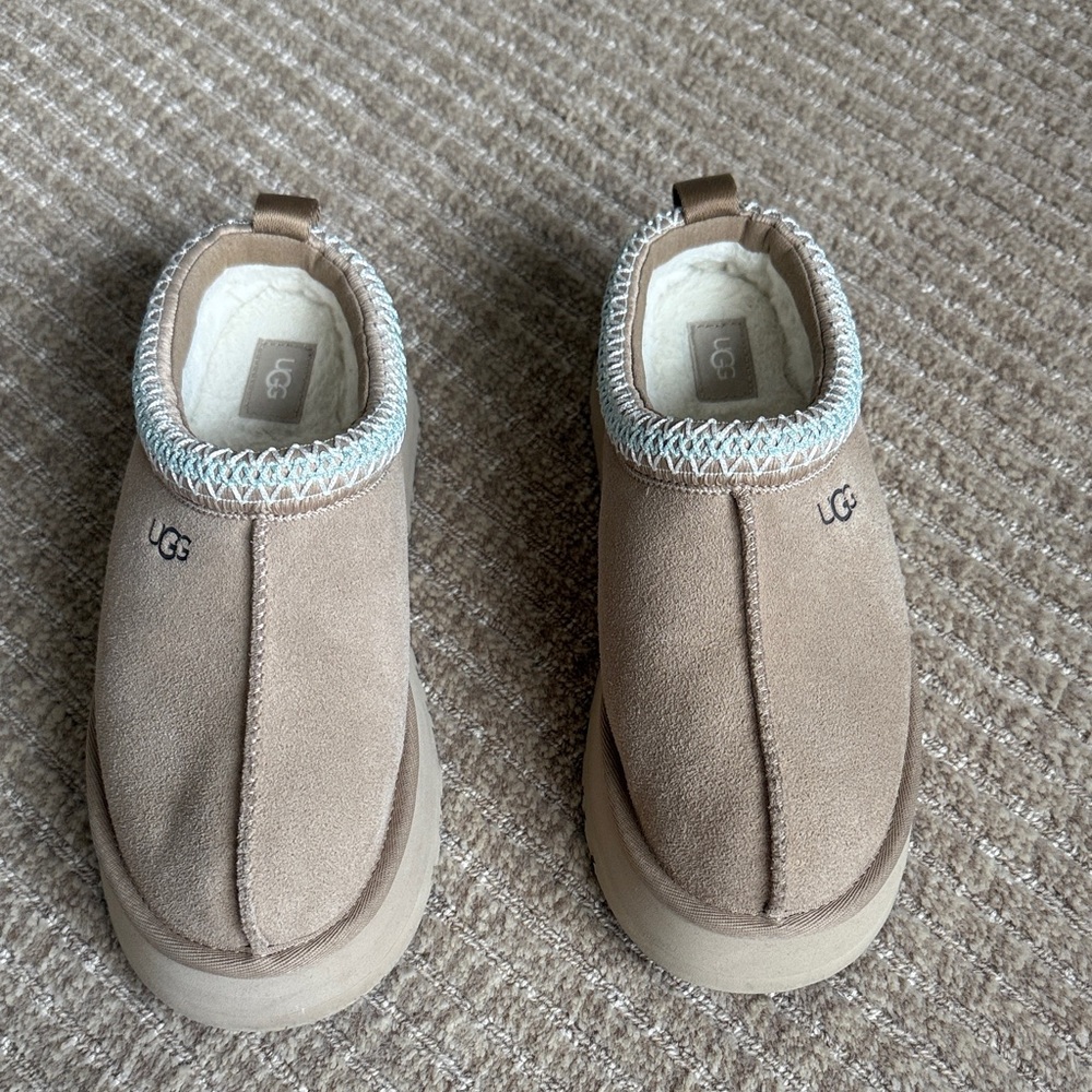 UGG women’s Taz Beige Slip-Ons with Blue Trim Platform
